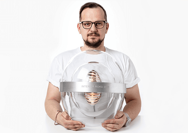 Designér Ota Svoboda. Autor cen pro vítěze soutěže Interiér roku 2022
