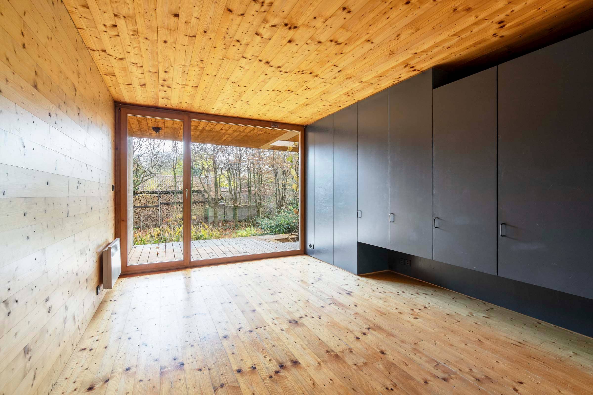 Land with cottage in Mukarov