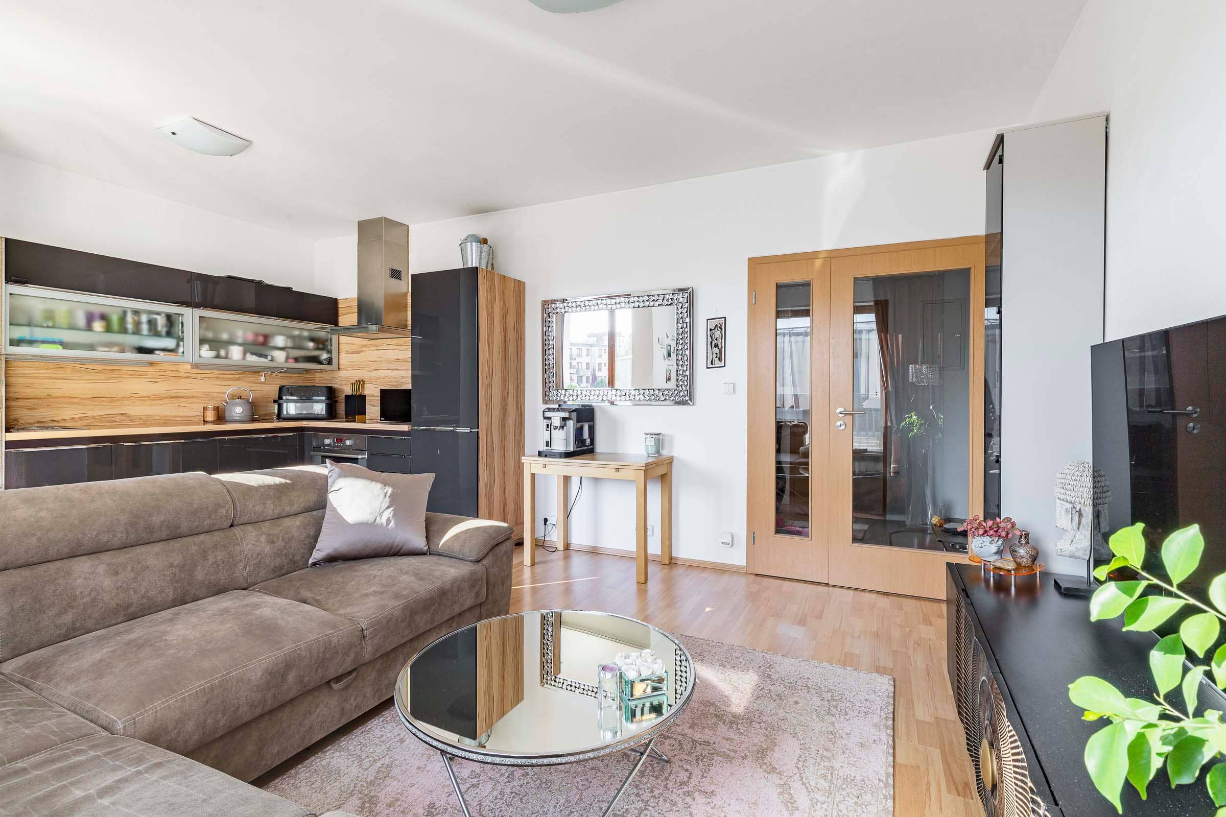 One-bedroom Apartment in Lipovska, Zlicin