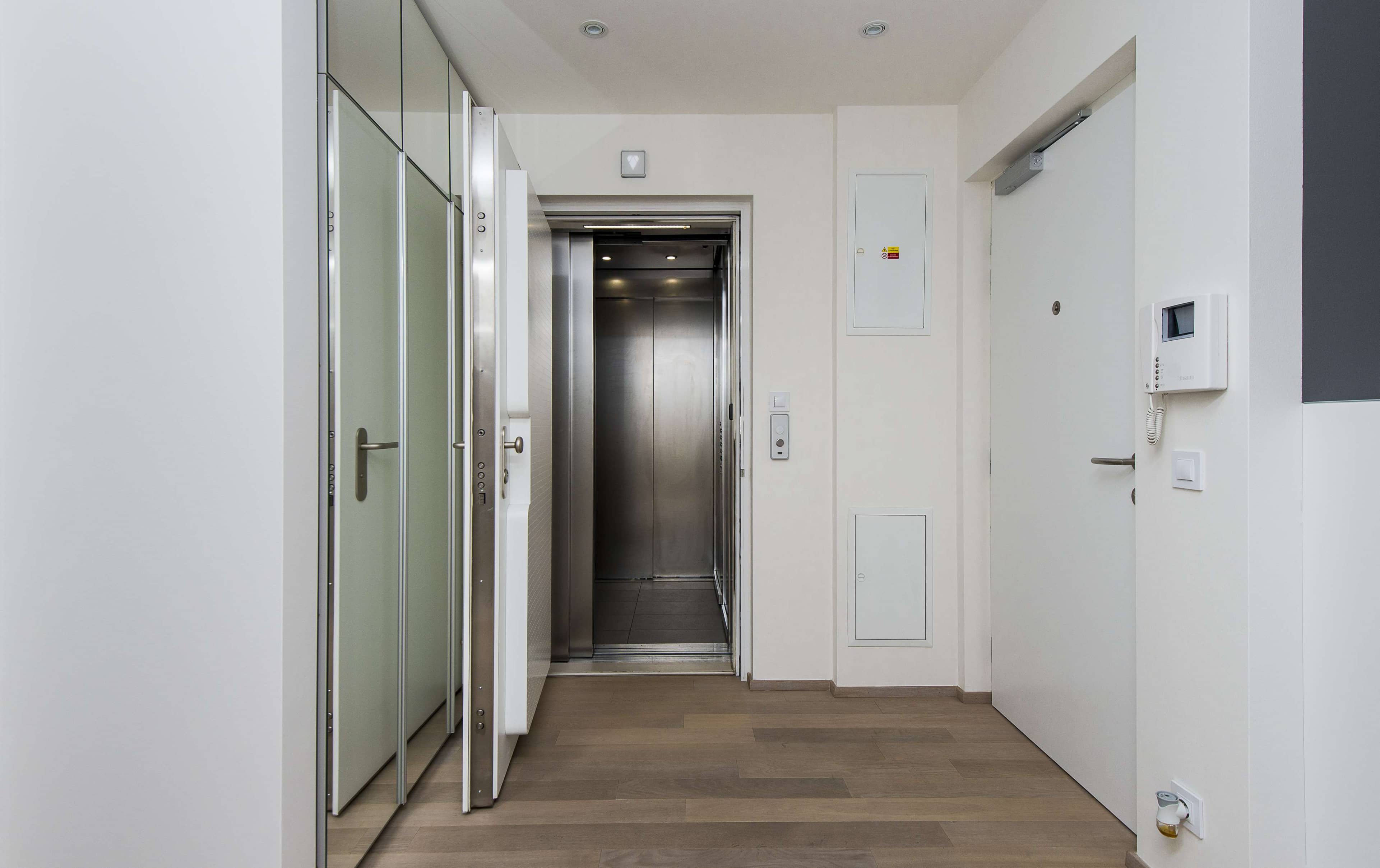 Za Karlinskym pristavem