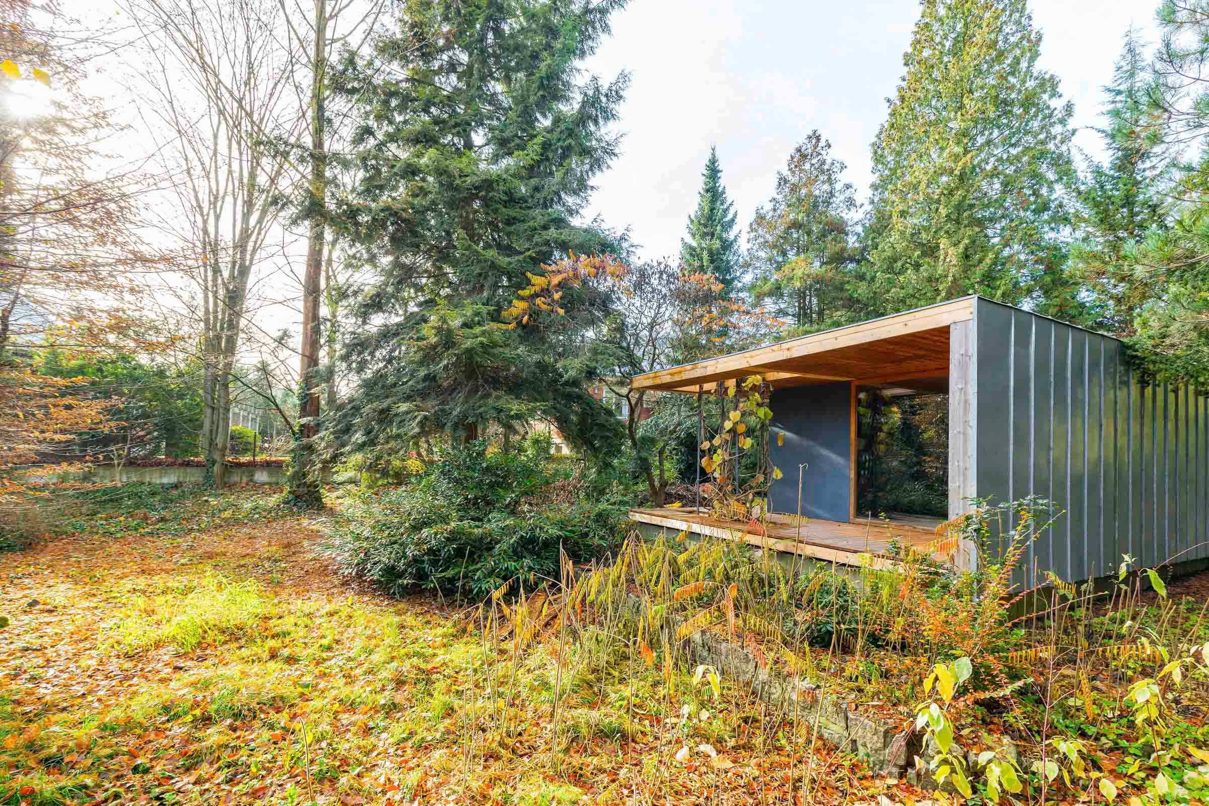 Land with cottage in Mukarov