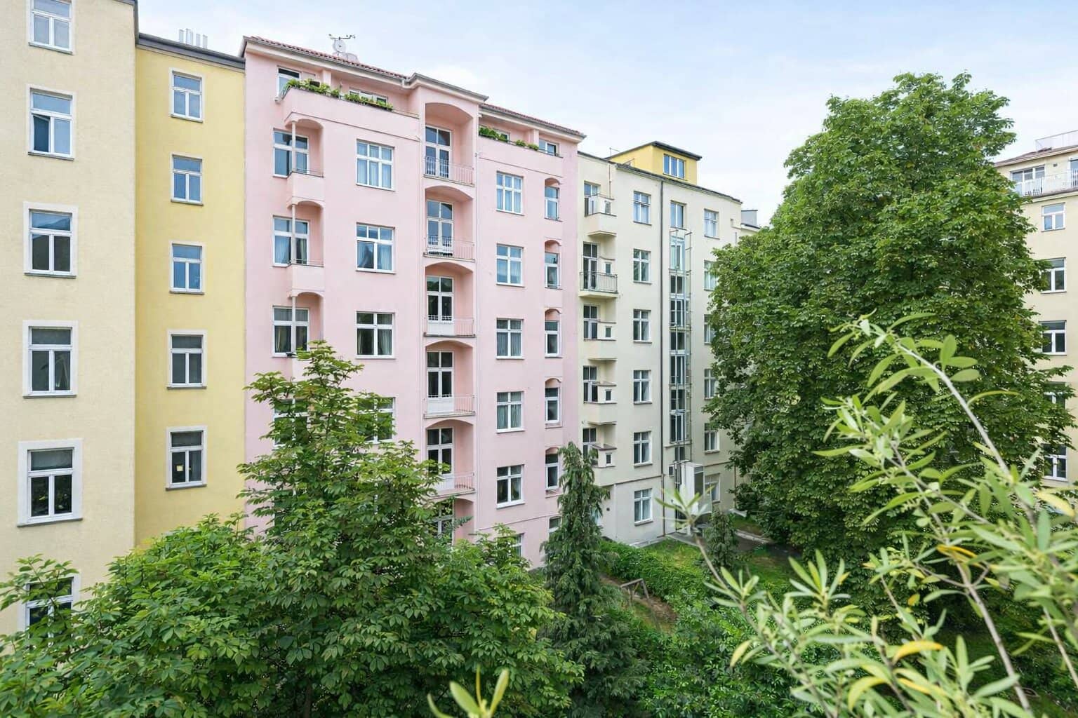Byt Mánesova