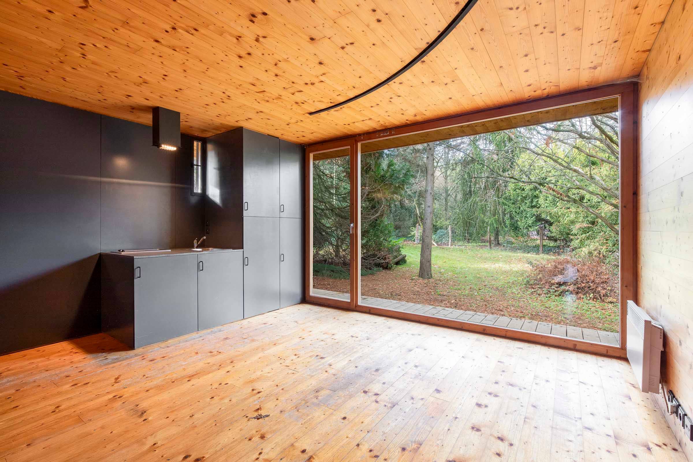 Land with cottage in Mukarov