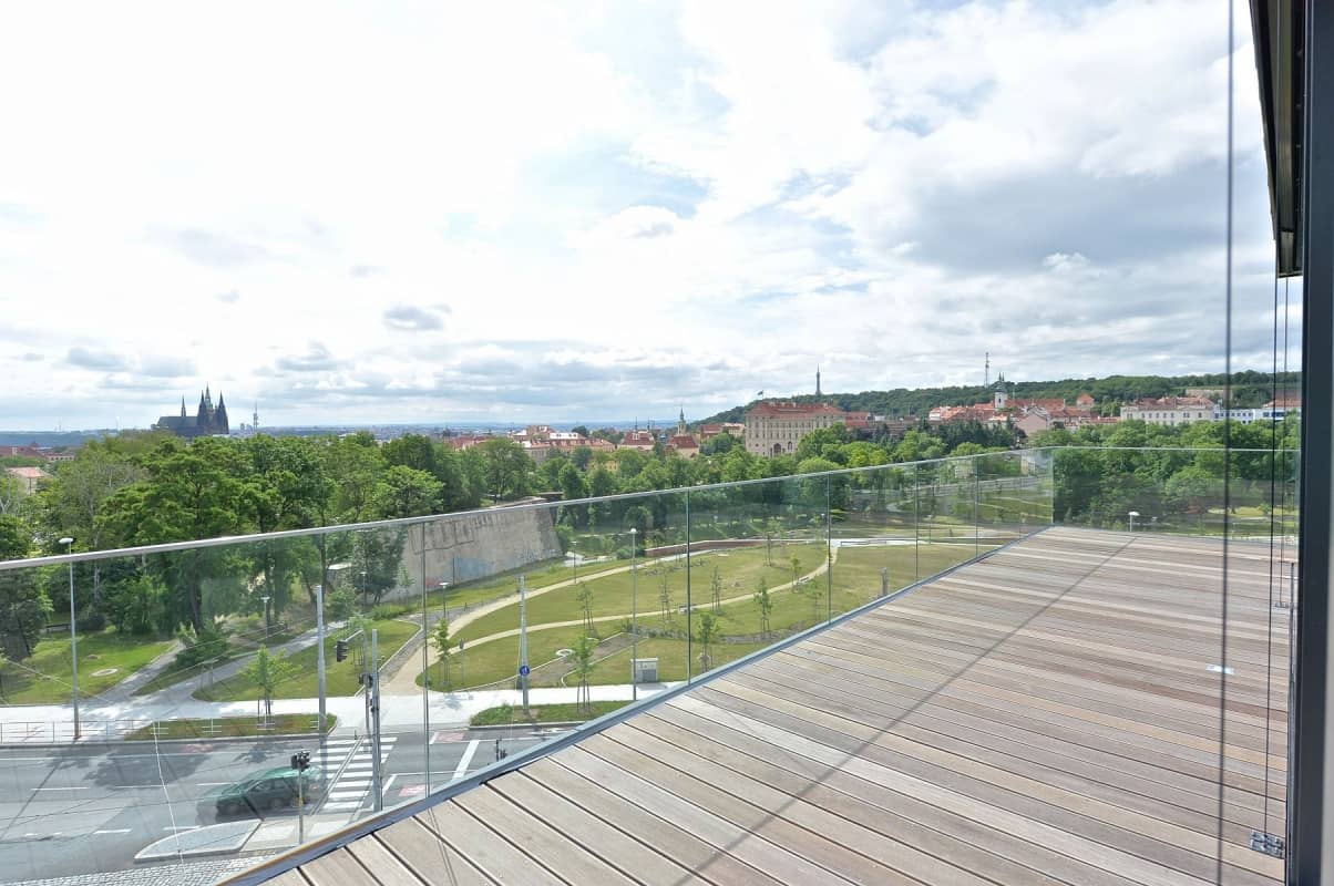 U Laboratoře