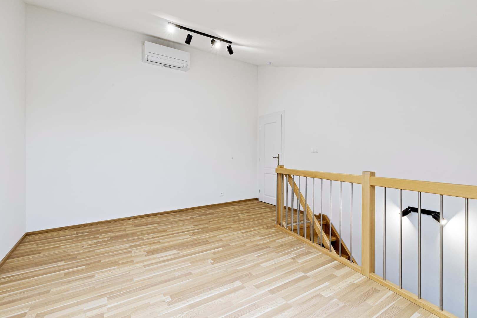 Gallery item 6