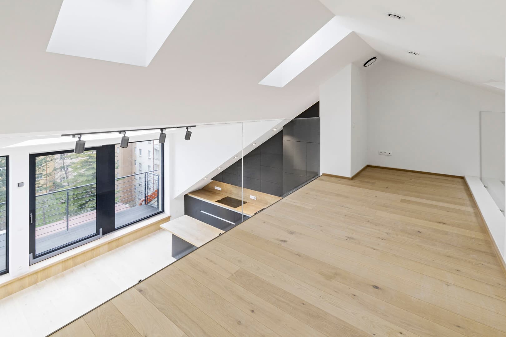 Gallery item 7