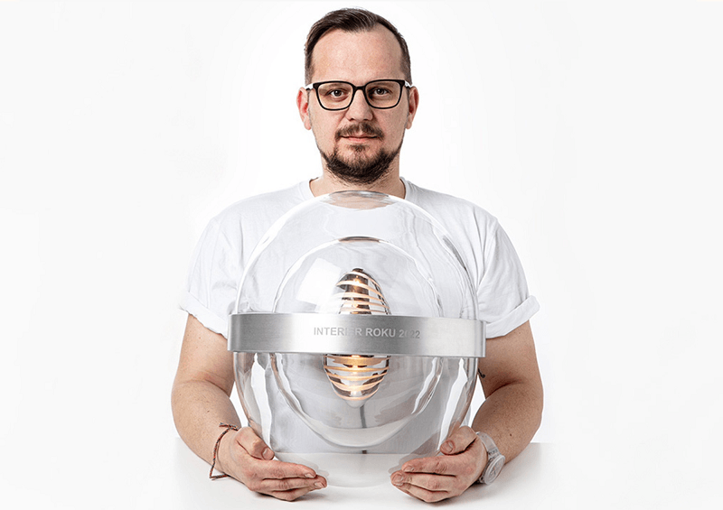 Designér Ota Svoboda. Autor cen pro vítěze soutěže Interiér roku 2022
