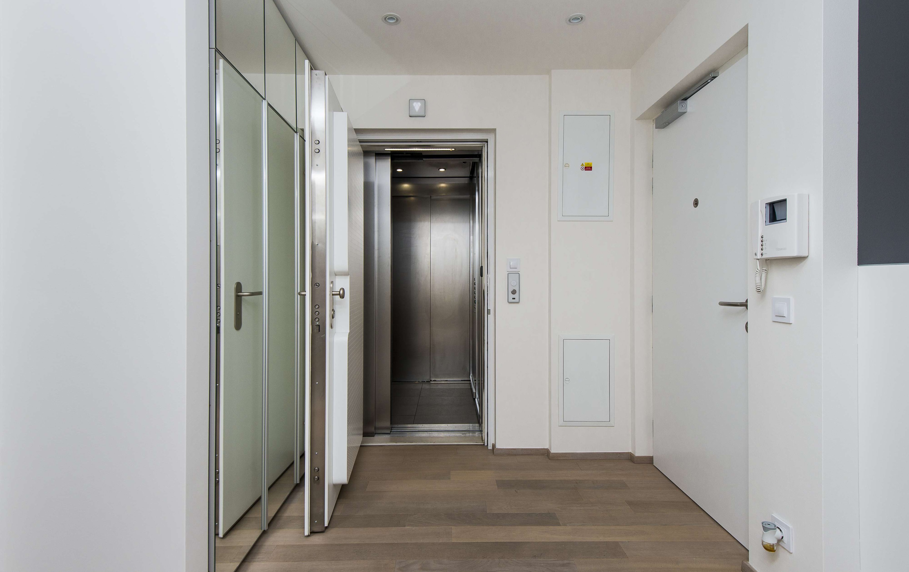 Za Karlínským přístavem