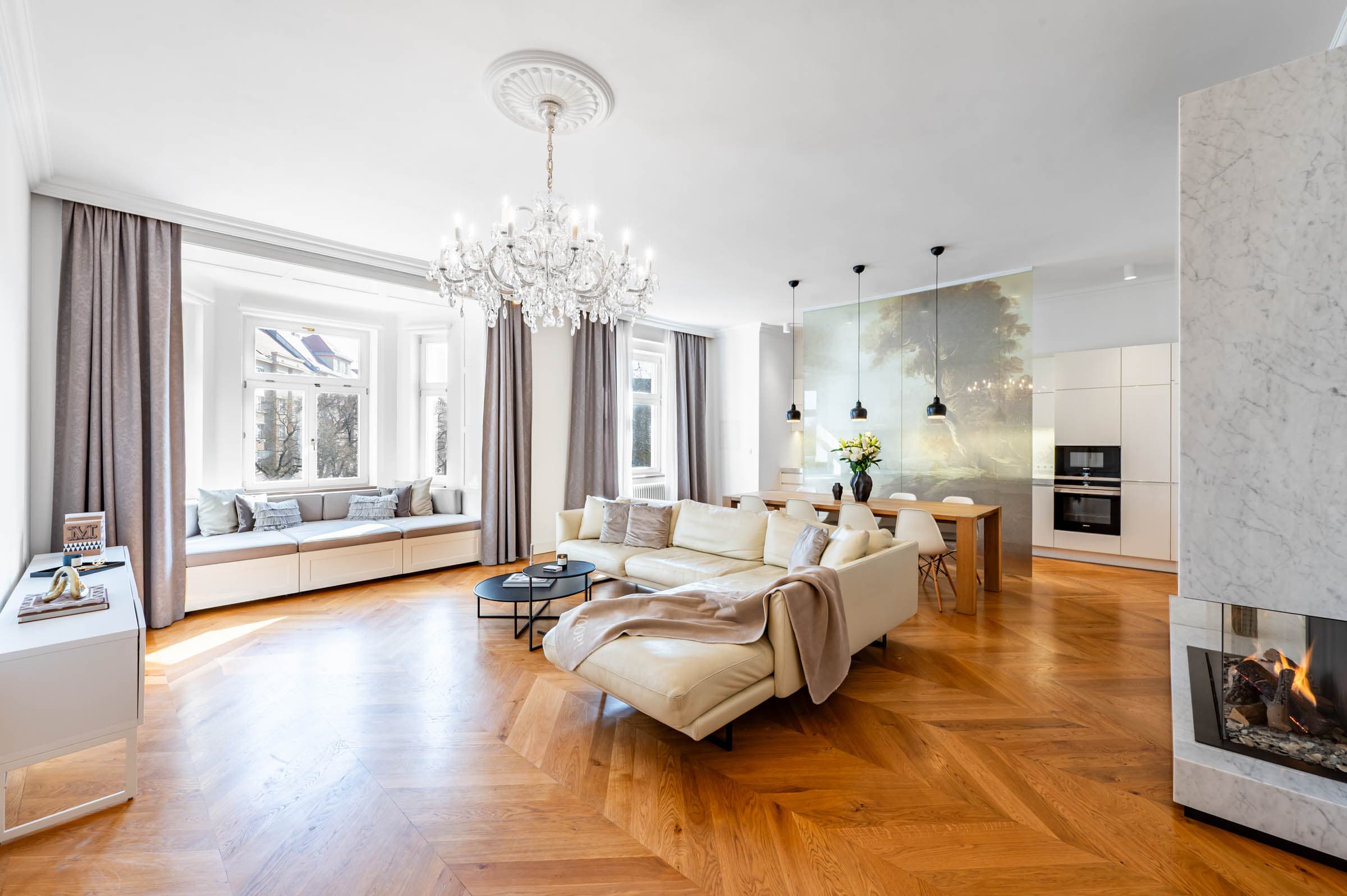 The shortage of large apartments is reshaping Prague's housing market. The price per square meter is now catching up with that of small investment apartments.